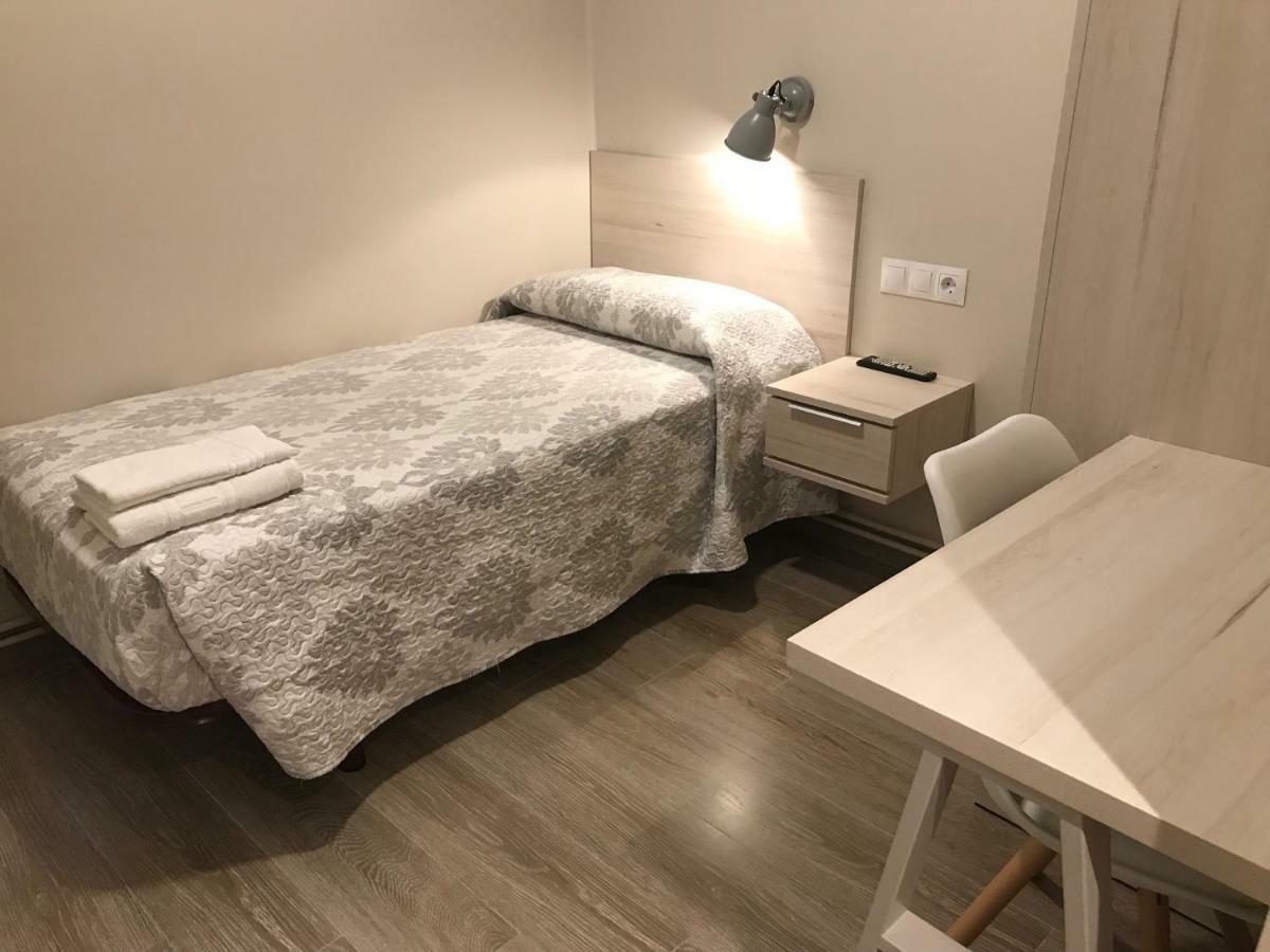 Hostal La Romànica Sabadell Exterior foto