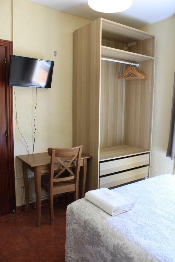 Hostal La Romànica Sabadell Exterior foto
